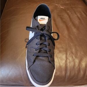 Nike Men's Black Canvas Sneakers